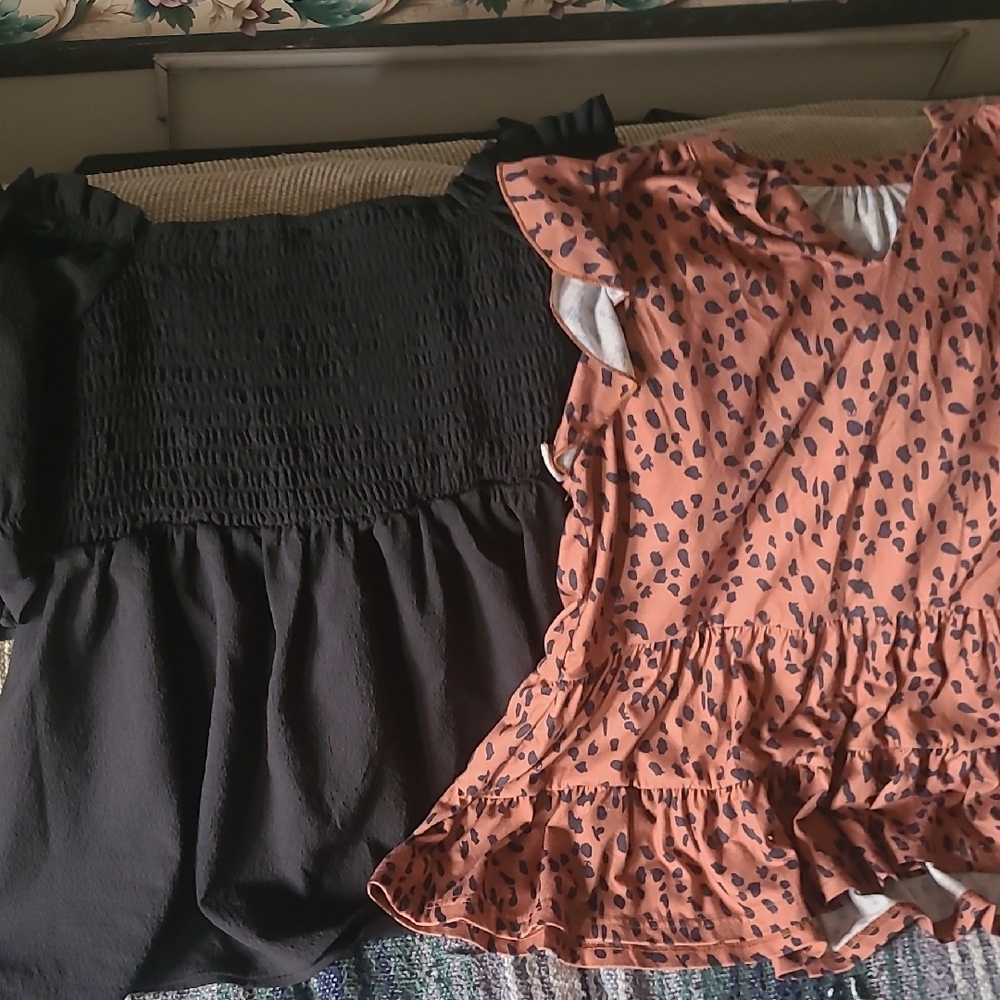 XL Black Off The Shoulder Top And Leopard Like Ruffled Sleeve Top